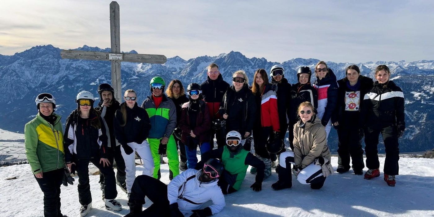 Sun, skis and snowboards GPB College Berlin